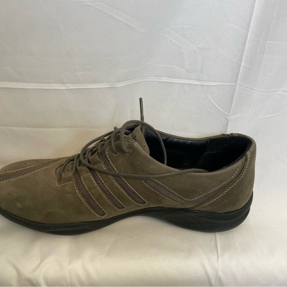 CLARKS Women’s Wave Olive Leather Lace Up Sneaker Shoe Size 8 - Picture 7 of 11